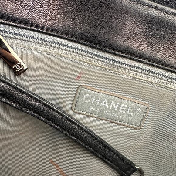 Chanel - Quilted Leather Chain Around Flap Maxi Bag in Black - Picture 7 of 9